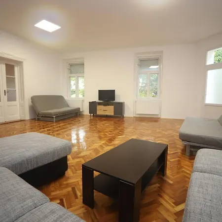 Ibolya Apartment