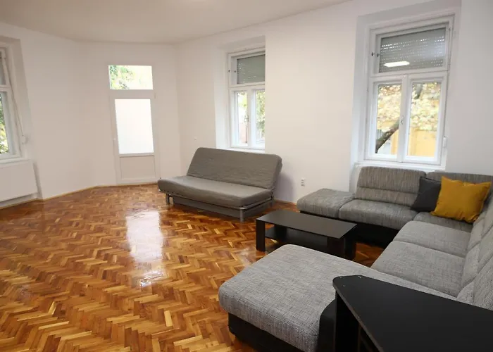 Ibolya דירה סגד